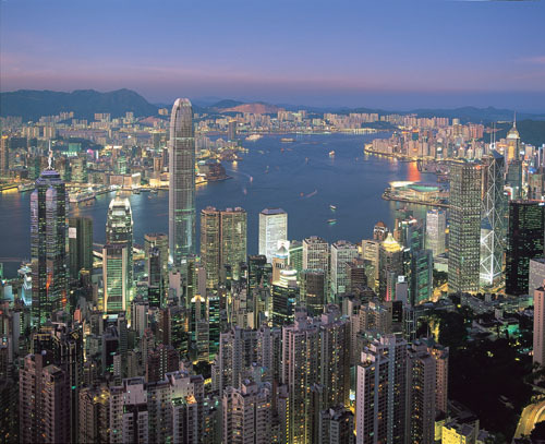 HK Skyline night crdt Uden .jpg